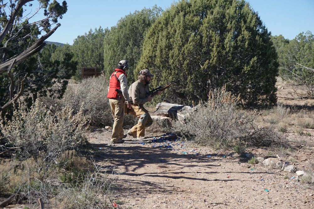 Field & Stream contributing editor David Draper gets into position for a kneeling shot while running Gunsite’s legendary Scrambler course.