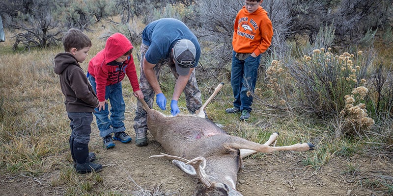 mule-deer-hunting-family