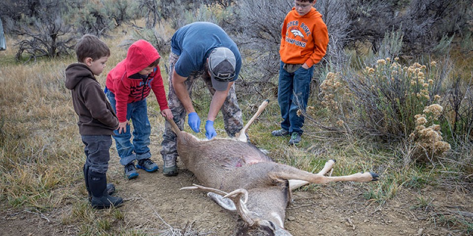 Mule-Deer-Hunting-Family