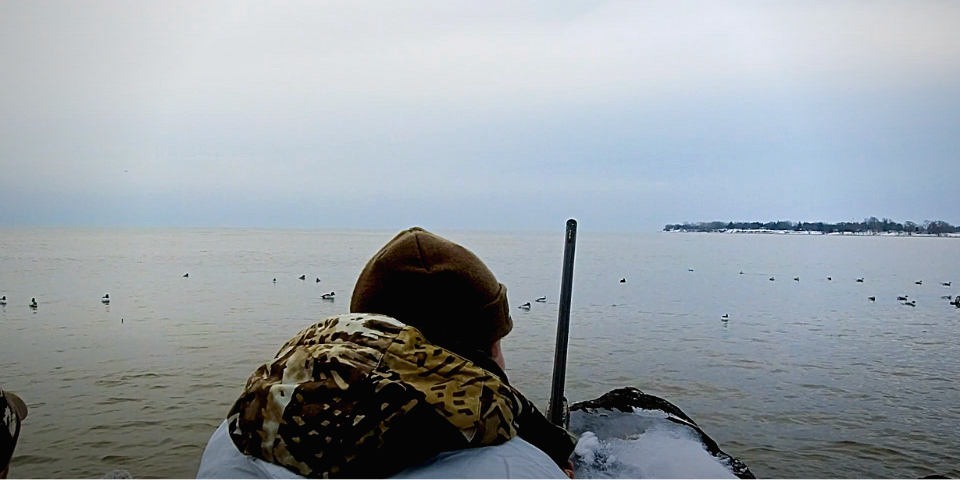 Hunting Diver Ducks on Big Water | Mossberg 940 Pro Waterfowl